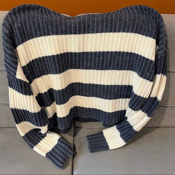 American Eagle Blue and White Striped Henley Sweater. Size -Small - Picture 6 of 8
